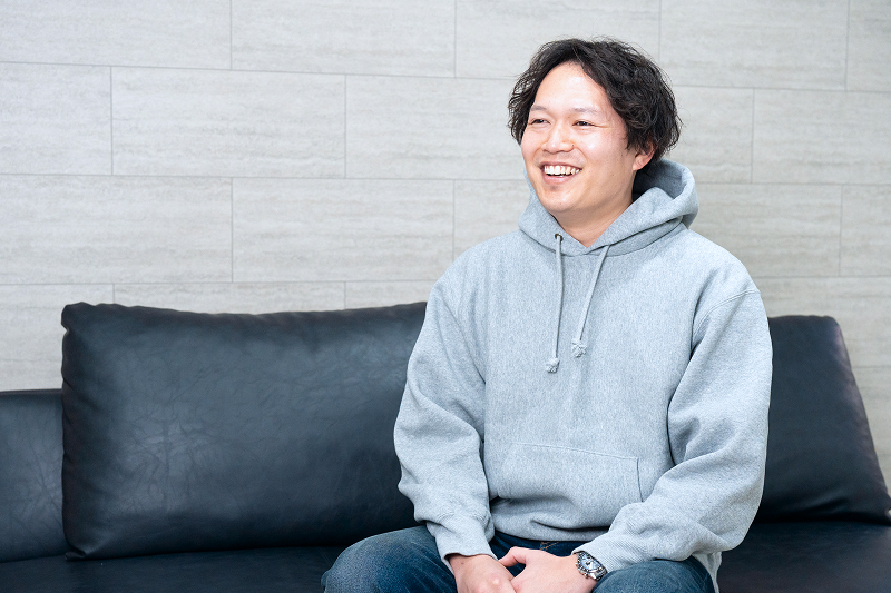 笑顔で話す大地 達智さん